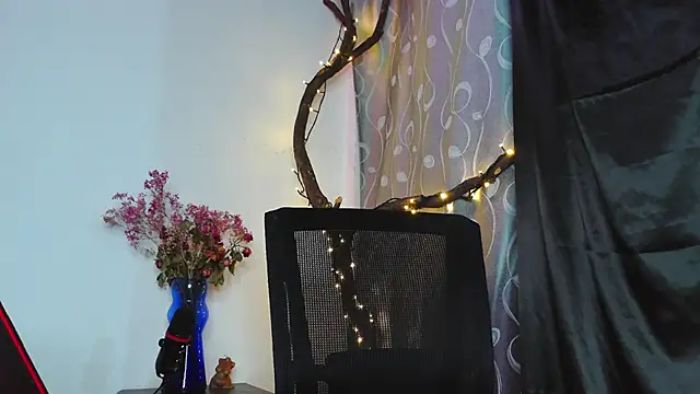 Snapshot of purple_em69 chatting on 11, 6, 2026 purple em69 online show from 11, 6, 2026