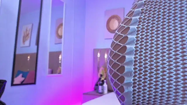 sarah cruzz  online show from 26, 11, 2025