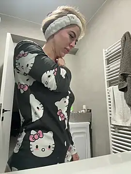 Snapshot of Megan_Ros chatting on 14, 3, 2026 Megan Ros online show from 14, 3, 2026