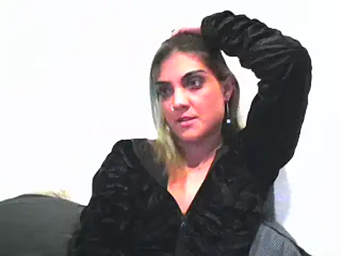 Snapshot of StripKi chatting on 11, 2, 2025 StripKi online show from 11, 2, 2025