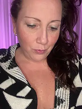 xsexycurvymilf online show from 15, 1, 2025