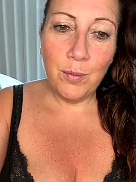 xsexycurvymilf online show from 5, 10, 2025