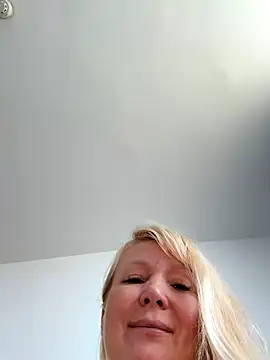 EmmaInLove23 online show from 2, 12, 2025