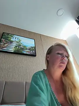 Snapshot of EmmaInLove23 chatting on 22, 7, 2026 EmmaInLove23 online show from 22, 7, 2026