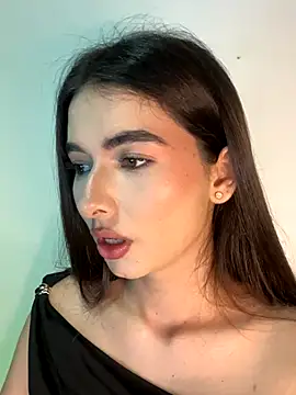 Coralinee 01 online show from 15, 11, 2025