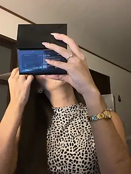 Snapshot of Coralinee_01 chatting on 24, 4, 2026 Coralinee 01 online show from 24, 4, 2026