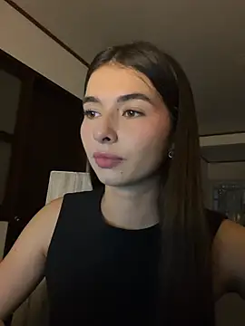 Snapshot of Coralinee_01 chatting on 17, 5, 2026 Coralinee 01 online show from 17, 5, 2026