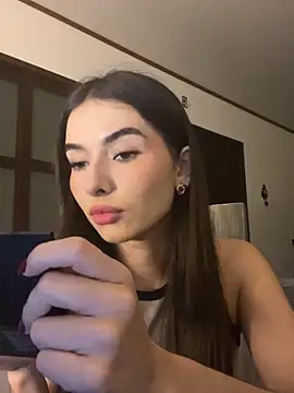 Snapshot of Coralinee_01 chatting on 4, 6, 2026 Coralinee 01 online show from 4, 6, 2026