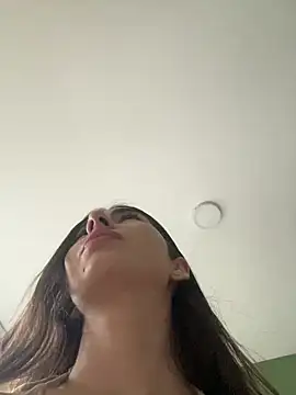 Snapshot of Coralinee_01 chatting on 7, 6, 2026 Coralinee 01 online show from 7, 6, 2026