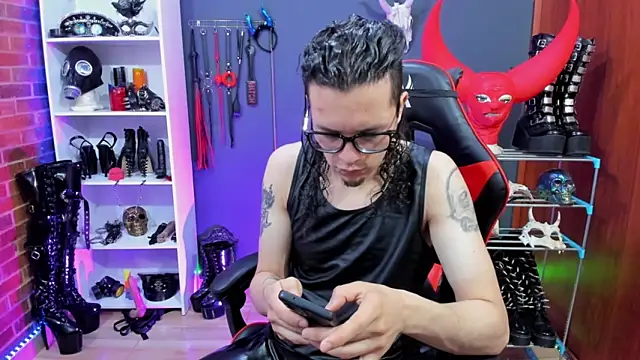 Snapshot of daven56 chatting on 16, 12, 2025 daven56 online show from 16, 12, 2025