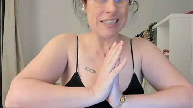 emmita69  online show from 3, 12, 2025