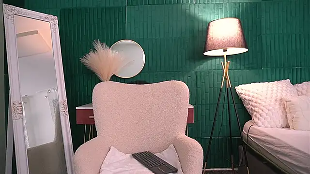 Snapshot of HaileyMoonn chatting on 12, 11, 2025 HaileyMoonn online show from 12, 11, 2025