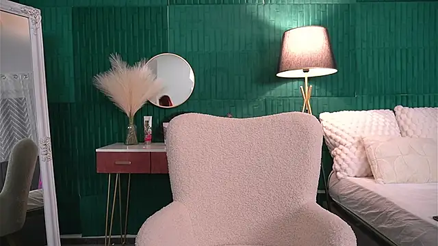 Snapshot of HaileyMoonn chatting on 1, 12, 2025 HaileyMoonn online show from 1, 12, 2025