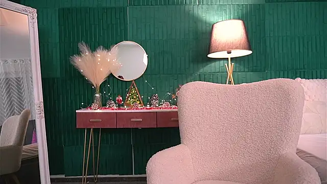 Snapshot of HaileyMoonn chatting on 2, 12, 2025 HaileyMoonn online show from 2, 12, 2025