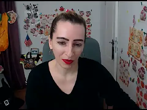 Snapshot of EvelynAngell chatting on 7, 10, 2025 EvelynAngell online show from 7, 10, 2025