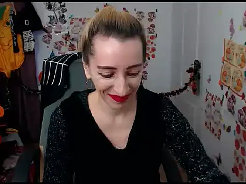 Snapshot of EvelynAngell chatting on 29, 10, 2025 EvelynAngell online show from 29, 10, 2025