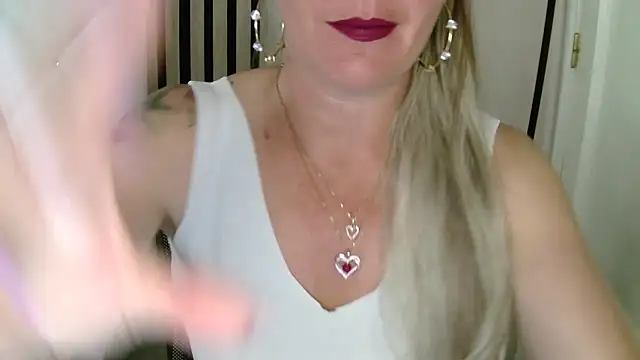 Snapshot of xxNoeliaxx chatting on 19, 4, 2026 xxNoeliaxx online show from 19, 4, 2026