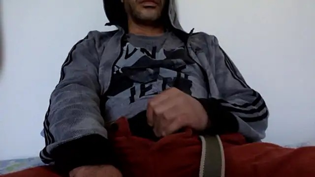 Snapshot of molozeb chatting on 9, 3, 2026 molozeb online show from 9, 3, 2026