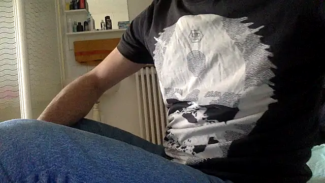 Snapshot of molozeb chatting on 11, 4, 2026 molozeb online show from 11, 4, 2026