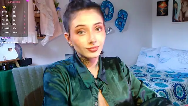 Snapshot of LiliJones_ chatting on 6, 5, 2026 LiliJones online show from 6, 5, 2026