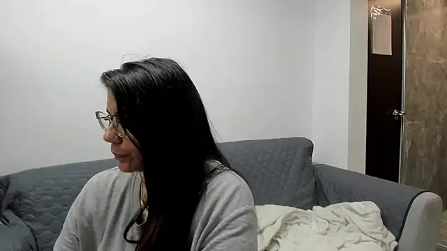 Luna Dumont online show from 8, 11, 2025