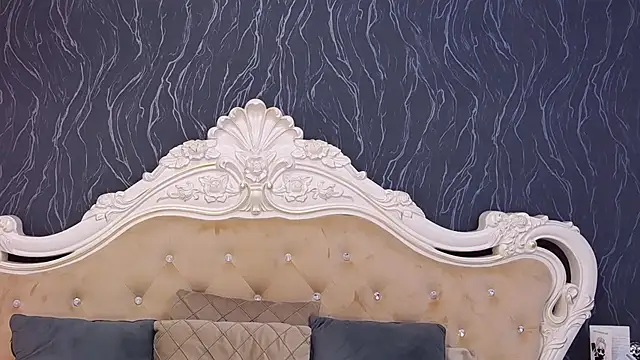 Lauren Saint online show from 7, 4, 2026