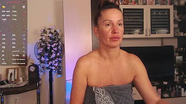 Snapshot of SheilaRyan chatting on 3, 11, 2025 SheilaRyan online show from 3, 11, 2025