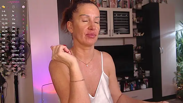 Snapshot of SheilaRyan chatting on 18, 11, 2025 SheilaRyan online show from 18, 11, 2025