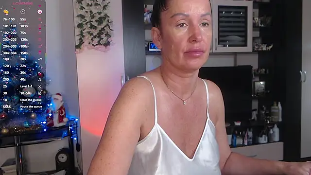 Snapshot of SheilaRyan chatting on 15, 12, 2025 SheilaRyan online show from 15, 12, 2025