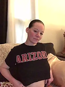 Snapshot of SidneyRaee chatting on 5, 5, 2026 SidneyRaee online show from 5, 5, 2026