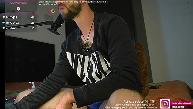 Snapshot of just_maxii chatting on 13, 3, 2025 just maxii online show from 13, 3, 2025