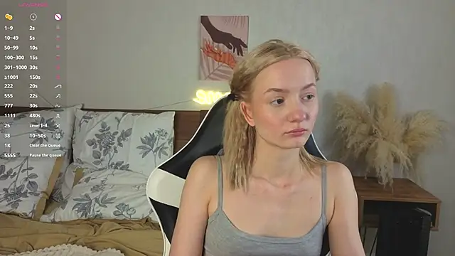 IdaValenti online show from 25, 10, 2025