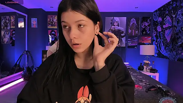 Snapshot of LanaKyutt chatting on 3, 10, 2025 LanaKyutt online show from 3, 10, 2025