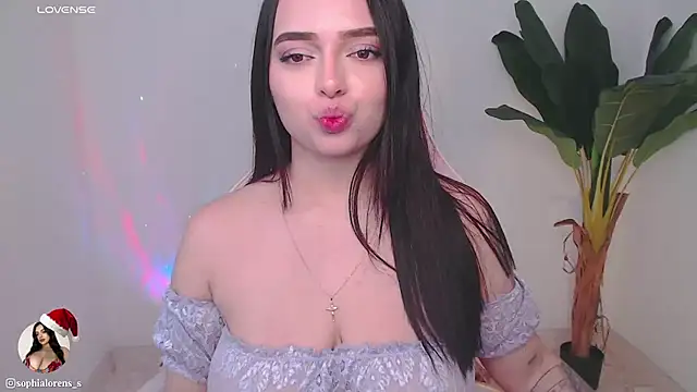 Snapshot of sophialorens_s chatting on 17, 12, 2024 sophialorens s online show from 17, 12, 2024