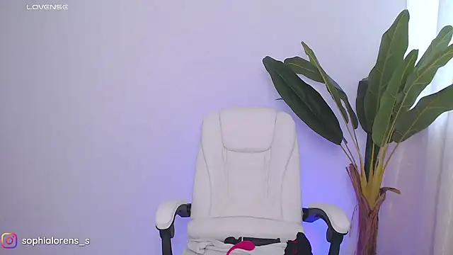 Snapshot of sophialorens_s chatting on 27, 2, 2025 sophialorens s online show from 27, 2, 2025