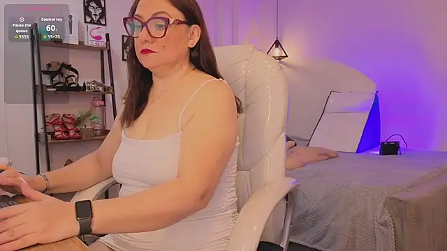 lady nylon  online show from 28, 11, 2025