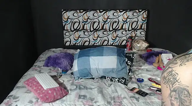 emma onassis 17 online show from 17, 1, 2025