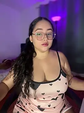 Snapshot of CurlyGirl_1 chatting on 17, 4, 2026 CurlyGirl 1 online show from 17, 4, 2026