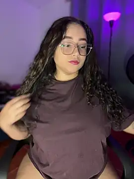 Snapshot of CurlyGirl_1 chatting on 25, 4, 2026 CurlyGirl 1 online show from 25, 4, 2026