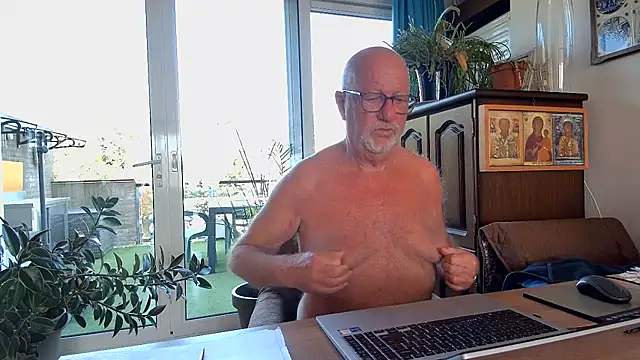 Snapshot of sperpa chatting on 15, 4, 2026 sperpa online show from 15, 4, 2026