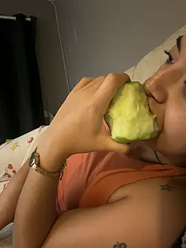 Snapshot of NicolRoss_ chatting on 9, 4, 2026 NicolRoss online show from 9, 4, 2026