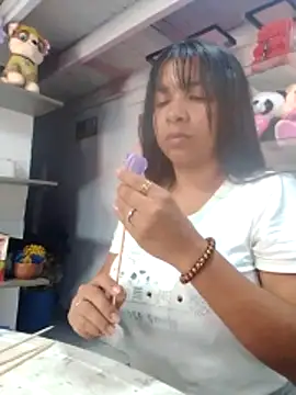 Snapshot of VivienAndClark chatting on 4, 11, 2025 VivienAndClark online show from 4, 11, 2025