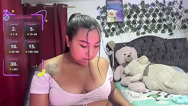 Snapshot of PaulinaSwan chatting on 10, 10, 2025 PaulinaSwan online show from 10, 10, 2025