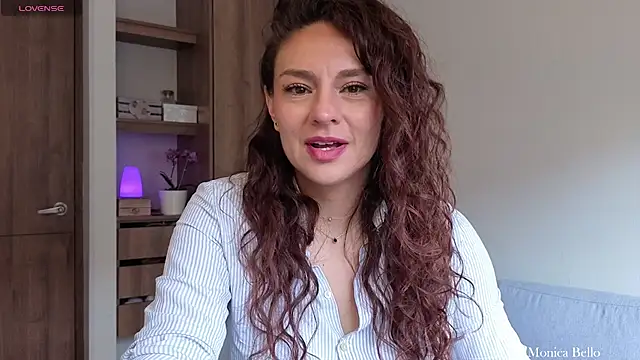 Snapshot of Monica-Bello chatting on 18, 6, 2026 Monica-Bello online show from 18, 6, 2026