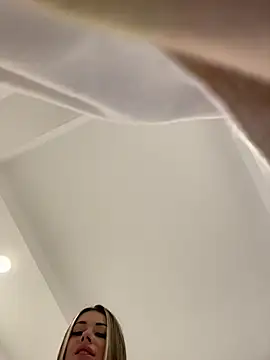 Snapshot of IsabellaEtthan chatting on 17, 12, 2025 IsabellaEtthan online show from 17, 12, 2025