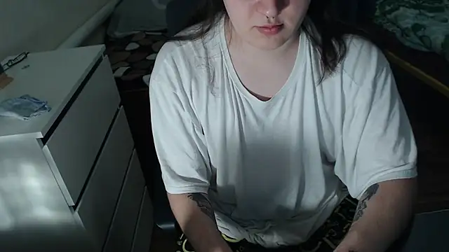 Snapshot of EvaMiron chatting on 27, 10, 2025 EvaMiron online show from 27, 10, 2025