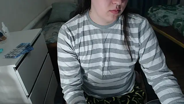 Snapshot of EvaMiron chatting on 8, 11, 2025 EvaMiron online show from 8, 11, 2025