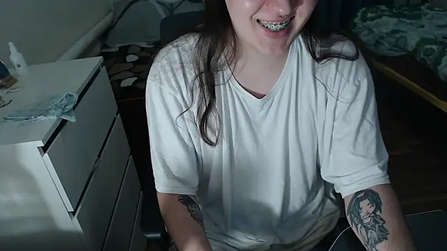 Snapshot of EvaMiron chatting on 10, 11, 2025 EvaMiron online show from 10, 11, 2025