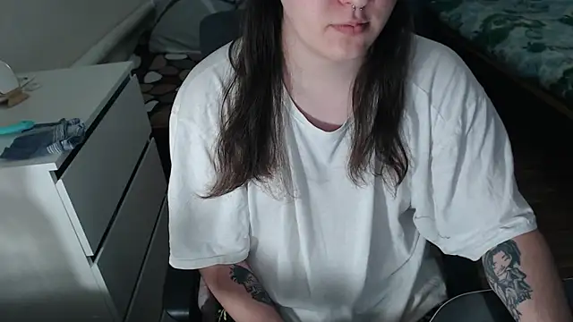 Snapshot of EvaMiron chatting on 15, 11, 2025 EvaMiron online show from 15, 11, 2025