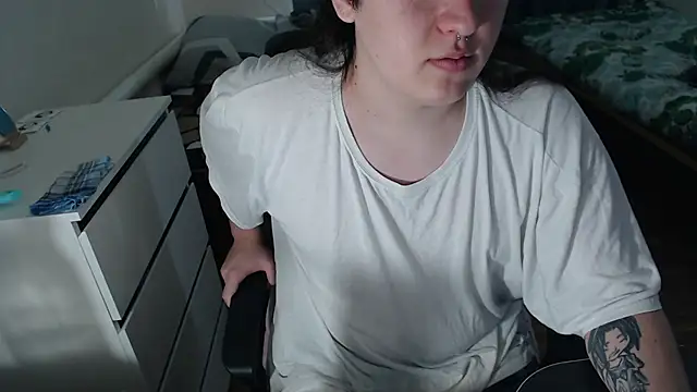 Snapshot of EvaMiron chatting on 17, 11, 2025 EvaMiron online show from 17, 11, 2025